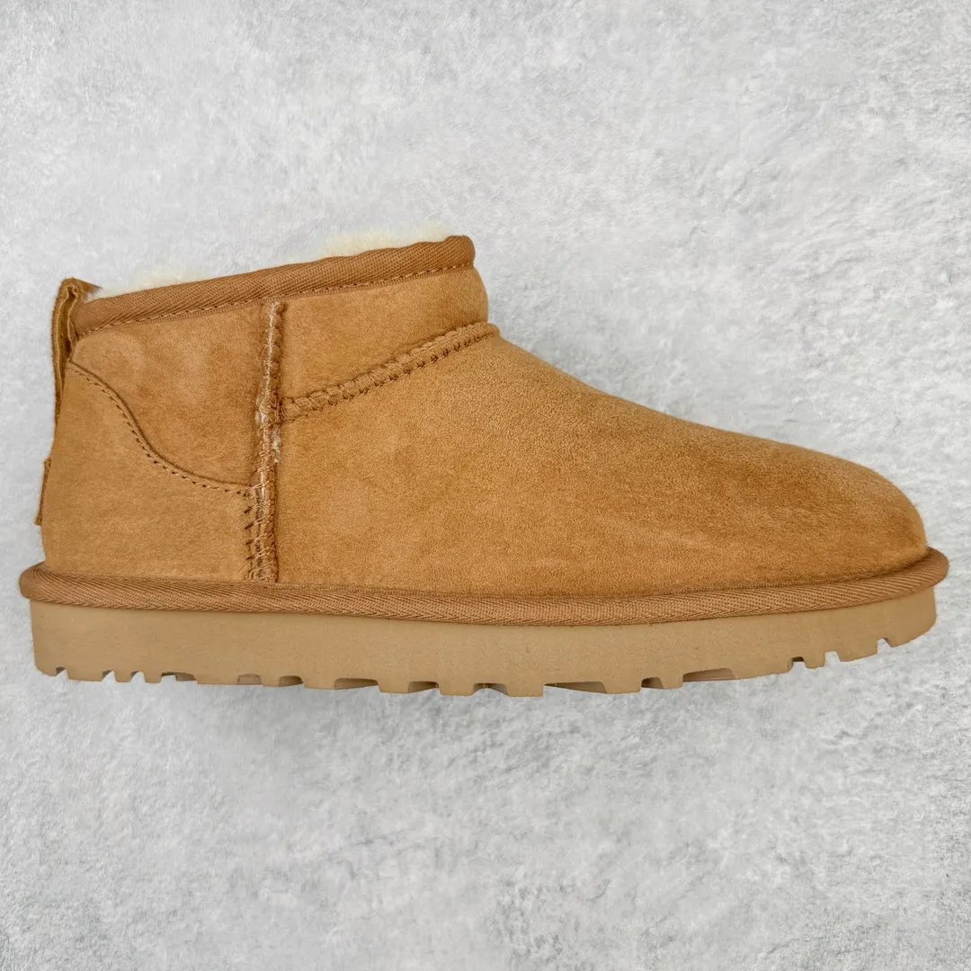 Pick up locally 💰520 UGG 6109 Zhou Dongyu Mini short boots, autumn and winter sheep fur integrated snow boots. All shoes are made from the same factory as ZP. Longfeng A-grade Australian imported sheep fur integrated men's and women's boots. Brand OEM production line. Fully follow the ZP process. OEM original pattern maker. Adhering to the principle of no original shoes and no development selection. Pay attention to every detail. The most authentic version on the market. TREADLITE "light wing" technology outsole. Lightweight/durable/flexible/pile type 35 36 37 38 39 40 41 42 43 44 45 Coding: by2936060